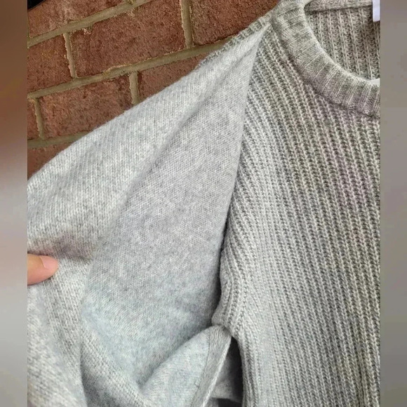 CAbi Nip Sweater With a long shawl extending from hand to shoulder 69×28 - Picture 8 of 12